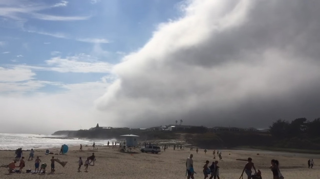 Жители приняли жуткое туманное облако за наступающий конец света