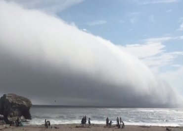 Жители приняли жуткое туманное облако за наступающий конец света