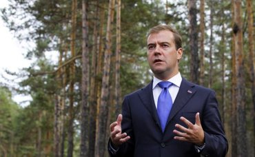 Медведев застроит Россию избушками