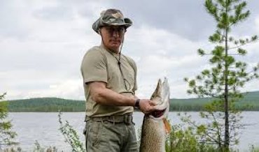 Путин два часа гонялся за щукой под водой в Сибири