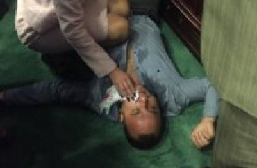 Депутату Киевской облрады на сессии выбили зуб