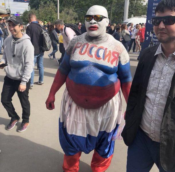 В сети ужасаются нарядами российских болельщиков