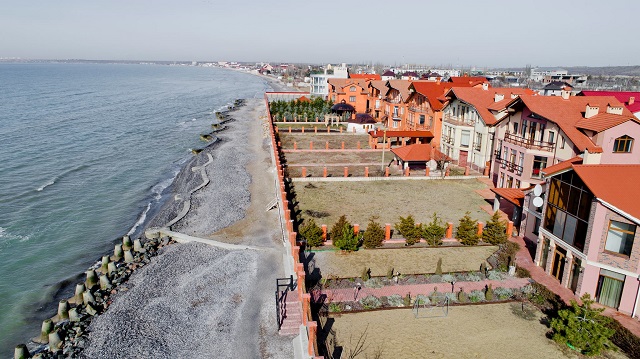 Группа судей построила себе виллы на общественном пляже в Коблево
