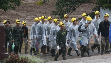 Из затопленной пещеры в Таиланде вывели всех детей и тренера