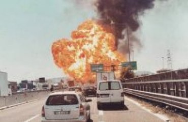 В районе аэропорта Болоньи взорвался грузовик – пострадали более 80 человек
