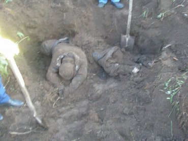 В России местные жители закопали педофилов