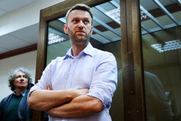Навальный пробыл на свободе пять секунд
