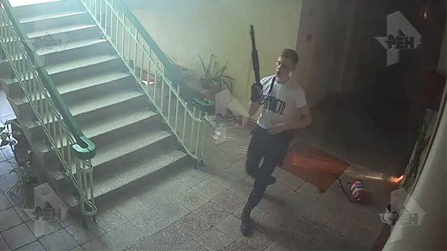 Опубликовано новое фото керченского убийцы во время бойни