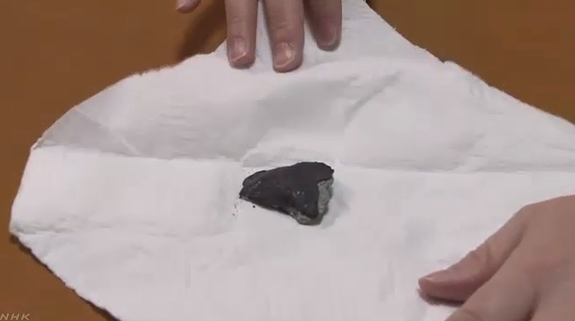 В Японии метеорит пробил крышу дома