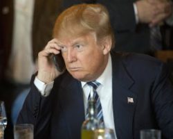 Спецслужбы России и Китая прослушивают личный iPhone Трампа