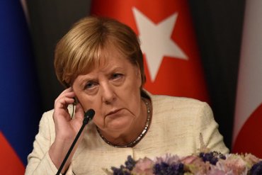 Курс евро упал после заявления Меркель