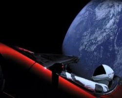 Красный родстер Tesla и Starman вышли за пределы Марса